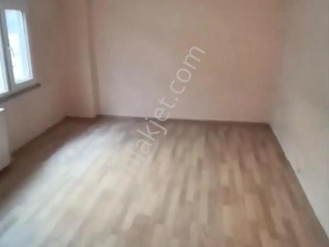 Kiralık 2+1 Bahçe Kat Doğalgaz Kombili Daire