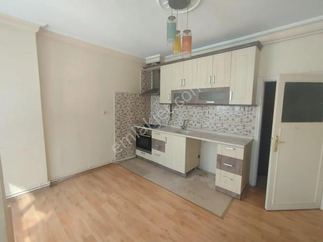 Kiralık 2+1 Daire Suluova Orta Mahalle Şehir Merkezinde