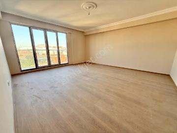 Kiralık 2+1 Sıfır Daire Balkonlu Yerden Isıtmalı Ayrı Wc