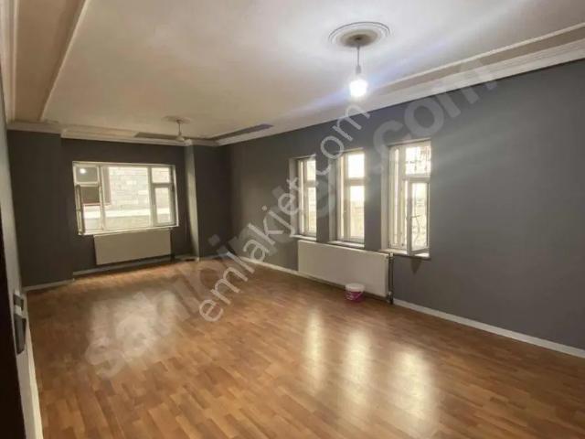 Şehir İçi Kiralık 3+1 Daire Aile Aprt. Arakat D.tiyatrosu Civarı