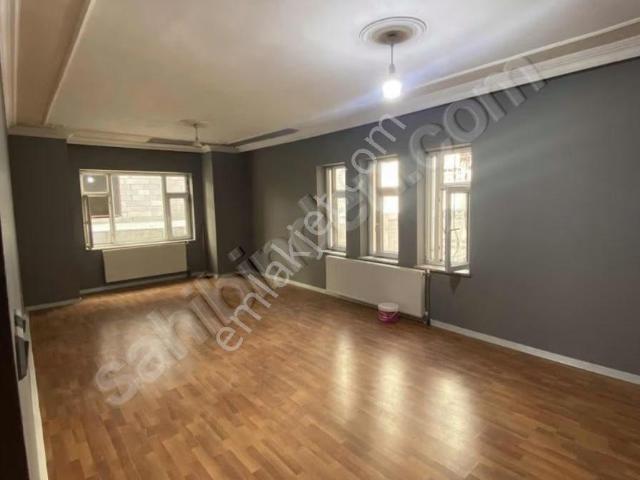 Kiralık 3+1 Daire Aile Aprt. Arakat D. Tiyatrosu Civarı