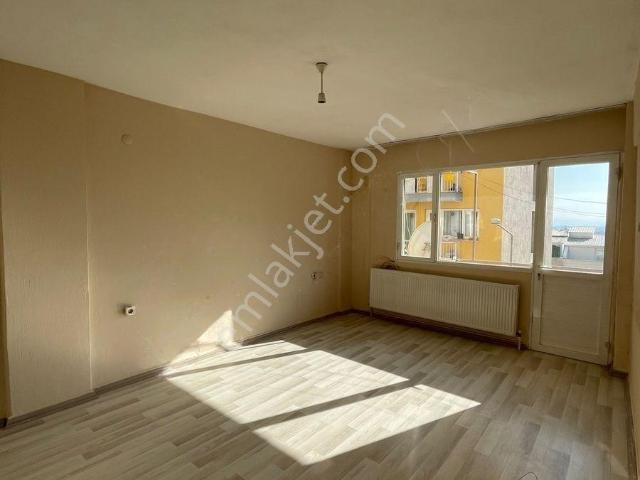 Kiralık 3+1 Doğalgazlı Ferah Büyük Kapalı Mutfak
