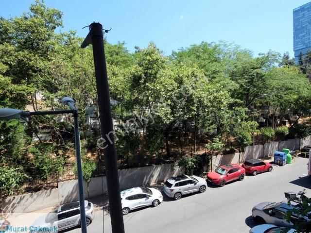 Kiralık 3+1 Esentepe Metroya Yürüme Mesafesinde Ferah Nezih Yeşilliğe Bakan Balkonlu