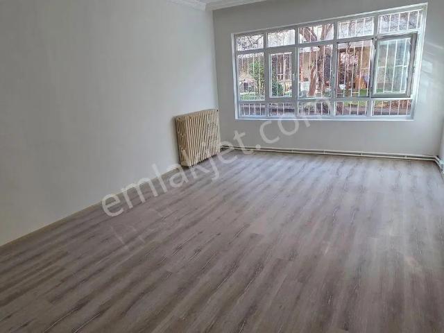 Kiralık 3+1 Giriş Katı, Esat Cad. Üzerinde Kombili