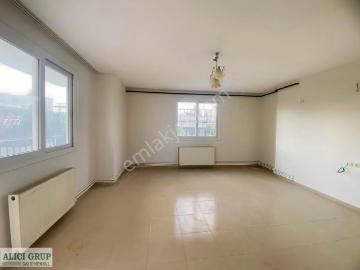 Kiralık 3+1 Kombili cadde Üstünde