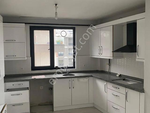 Kiralık 3+1 125 M2 Cam Balkonlu Vestiyerli Ara Kat Daire