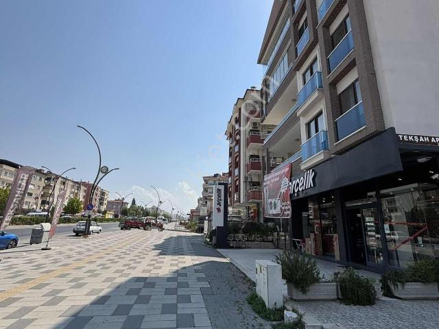Kiralık 4+1 Özel 1. Sınıf Malzeme Bulvar Üzerinde