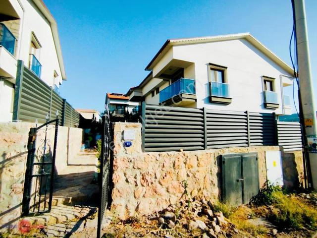 Kiralık 4+1 Geniş Yaşam Alanına Sahip Villa