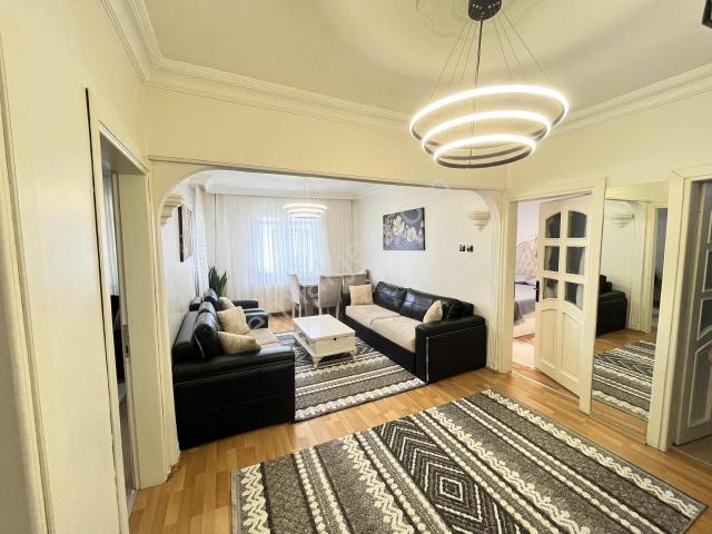 Kirazlıda Caddeye Çok Yakın Eşyalı 3+1 Kiralık Ara Kat Daire