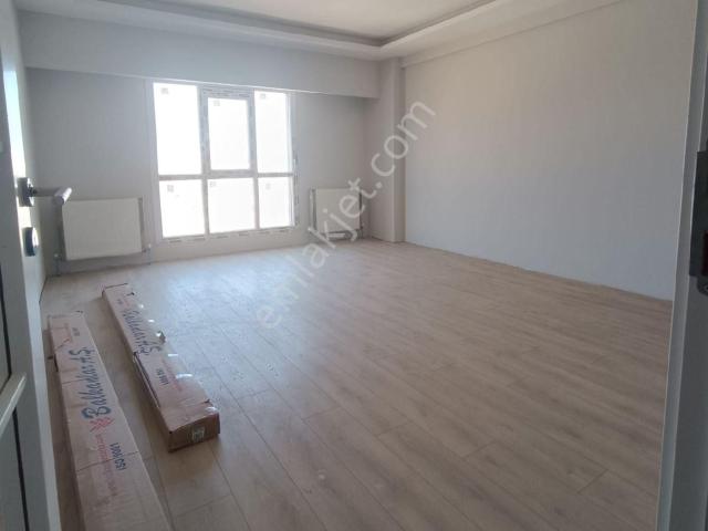 Kirazlıda Satılık Sitede 3+1 Sıfır Daire metroya Yakın