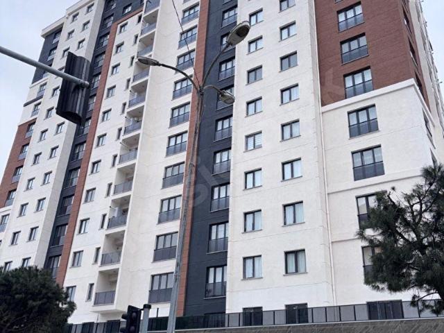 Kirazlı Metrosunun Dibinde Site İçi 5.Kat 2+1 Köşe Satılık Daire