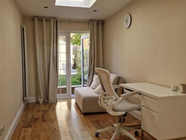 Kirby Close, Northwood HA6, Studio to rent, £850 pcm | PrimeLocation