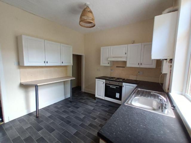 Kirby Road, Blackburn BB2 2 bed terraced house to rent £750 pcm £173 pw