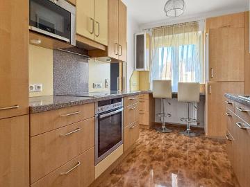 Kirchschlag | 75m² Wohnung im 2. Stock ruhig, hell und voller Möglichkeiten