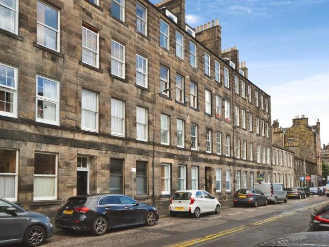 Kirk Street, Edinburgh, EH6 3 bed flat to rent £1,495 pcm £345 pw