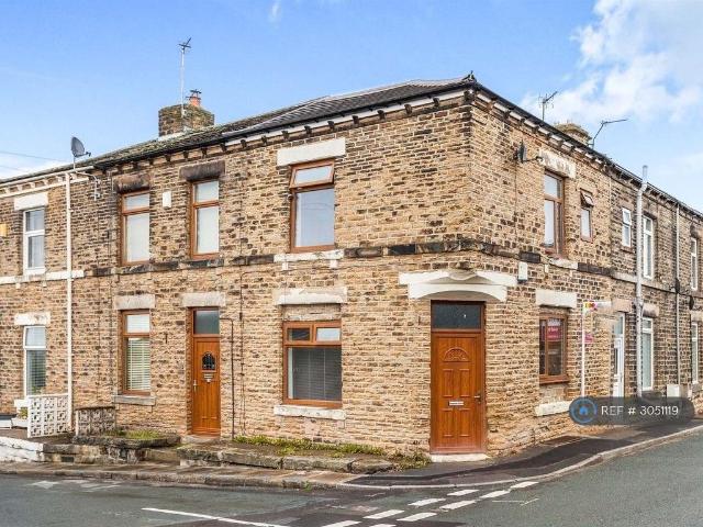 Kirkgate, Batley, WF17 2 bed terraced house to rent £695 pcm £160 pw