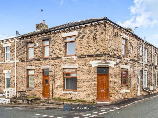 Kirkgate, Batley WF17, 2 bed terraced house to rent, £795 pcm | PrimeLocation