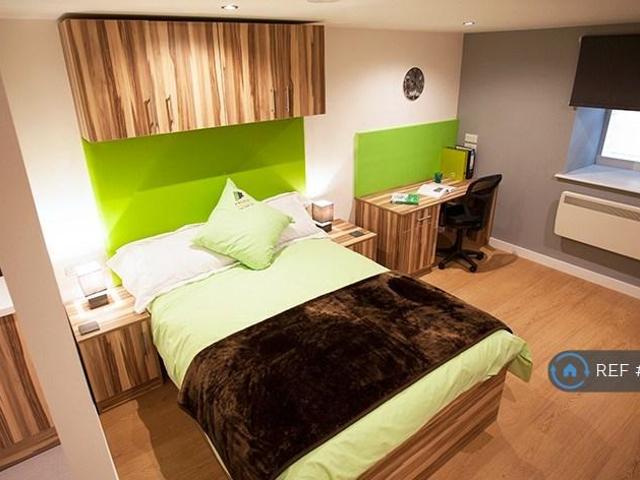 Kirkgate, Huddersfield, HD1 Studio to rent £700 pcm £162 pw