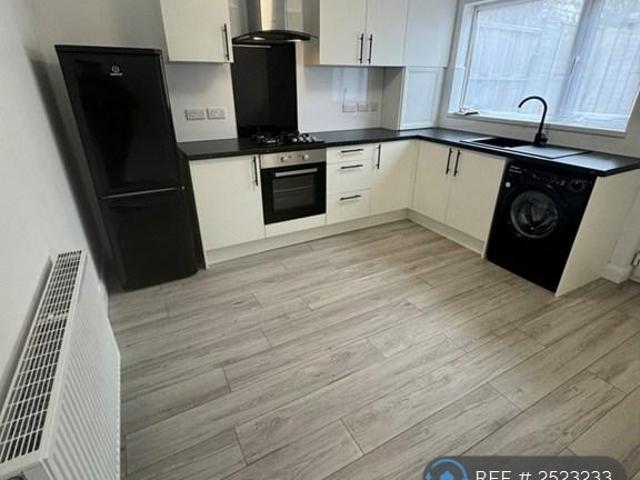 Kirkdale Avenue, Coventry, CV6 3 bed terraced house to rent £1,400 pcm £323 pw