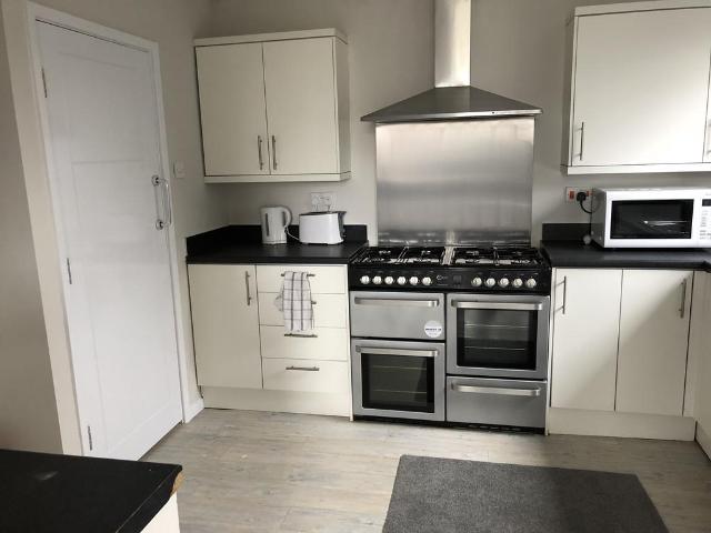 Kirkham Row, Middlesbrough TS4 1 bed in a house share to rent £433 pcm £100 pw