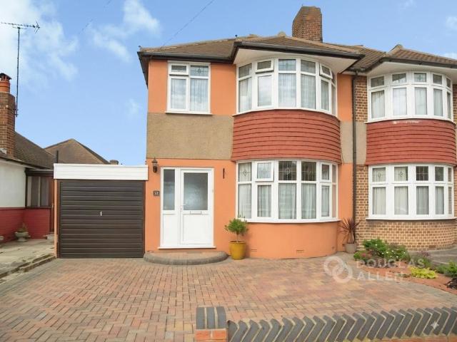 Kirkland Avenue Ilford IG5 3 bed semi detached house to rent £2,200 pcm £508 pw