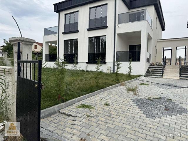 KIRKLARELİ VİZE GAZİ MAHALLESİNDE SATILIK VİLLA