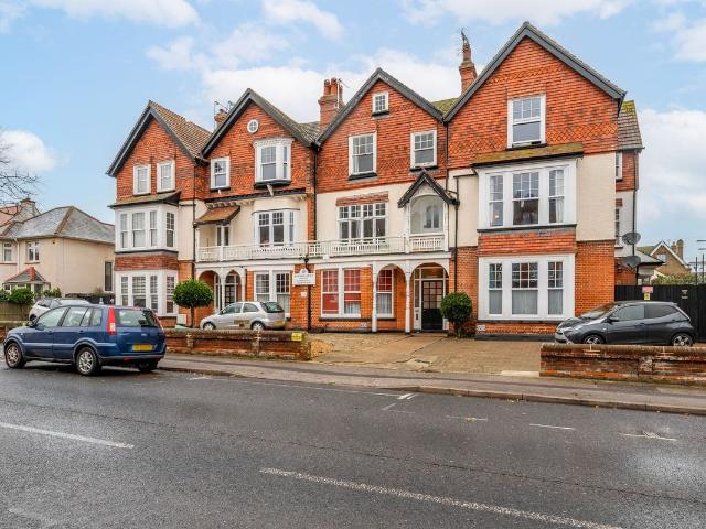 Kirkley Cliff Road, Lowestoft NR33, 1 bed flat to rent, £800 pcm | PrimeLocation