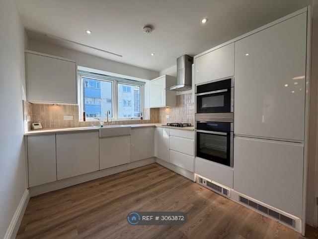 Kirkstall Hill, Leeds LS4, 3 bed shared accommodation to rent, £1,500 pcm | PrimeLocation