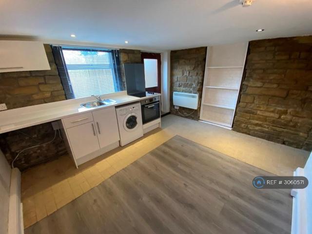Kirkstall Lane, Leeds, LS5 1 bed flat to rent £700 pcm £162 pw