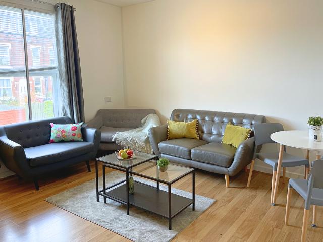 Kirkstall Road, Leeds LS4, 3 bed shared accommodation to rent, £433 pppm | PrimeLocation