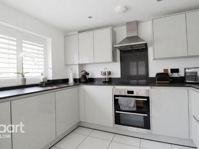 Kirkpatrick Place, HARLOW 2 bed coach house to rent £1,900 pcm £438 pw