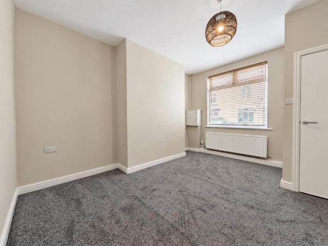 Kitchener Street, Darlington DL3 2 bed terraced house to rent £695 pcm £160 pw