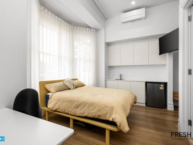 Kitchenette & ensuites in each room