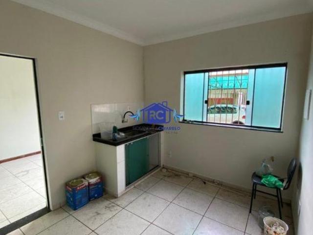 Kitinet de 01 quarto, sala, cozinha, banheiro e 01 vaga