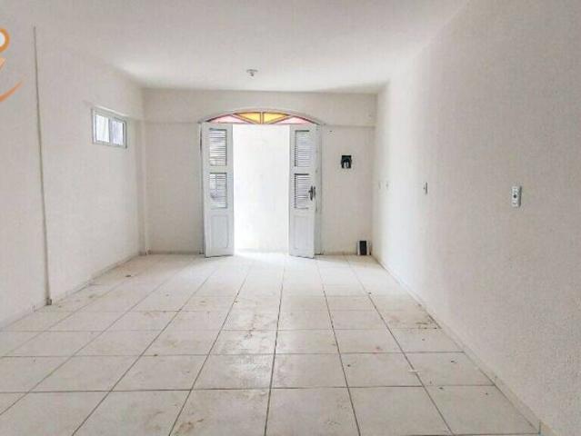Kitnet de 21 m² na General Dutra Varjota Fortaleza CE, aluguel por R$ 1.050/mês