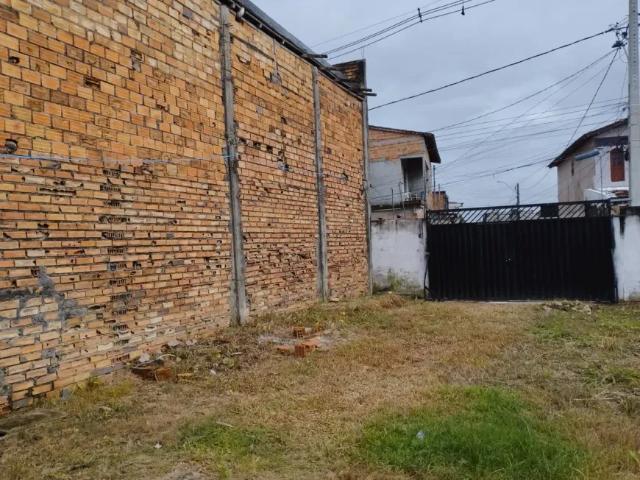 Kitnet em alvenaria com terreno amplo – uso residencial ou comercial