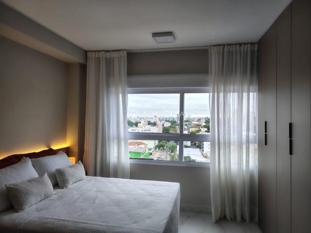 Flat com 1 quarto e 28m² para alugar em Passo da Areia, Porto Alegre