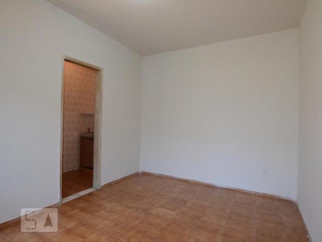 Kitnet, Olaria, 1 Quarto, 30 m2 Rio de Janeiro