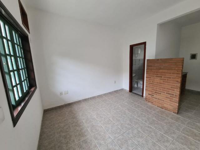 Kitnet para Aluguel com 1 quartos, 32 m² por R$ 1.200