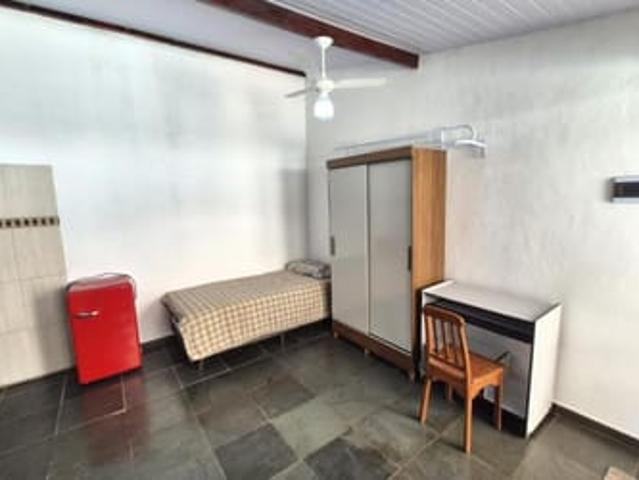 kitnet/studio em casa com piscina