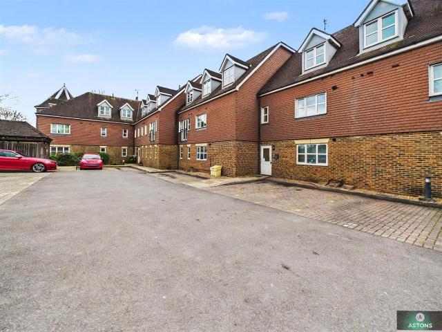 Kitsbridge House, Brookhill Road, Copthorne RH10, 1 bed flat to rent, £1,195 pcm | PrimeLocation