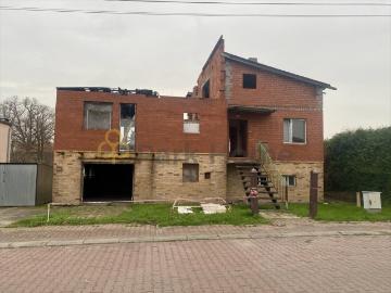 Dom z potencjałem, 194,98 m2, surowy otwarty