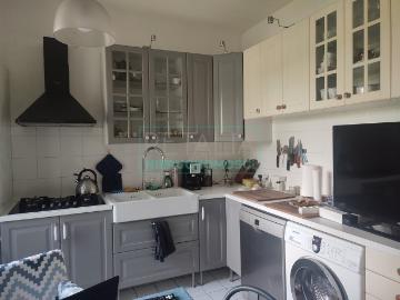 Przestronny dom z kominkiem i garażami, 170 m2