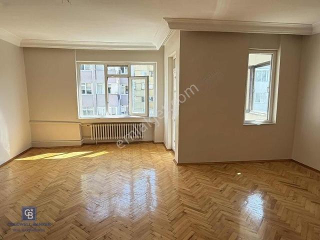 Koşuyolu Yeniköy Sitesi'nde 3+1 Kiralık Daire
