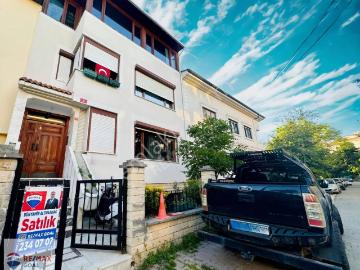 Koşuyolu Sabancı Sitesi Karşısı Geniş 2+1 Satılık Daire / Boştur