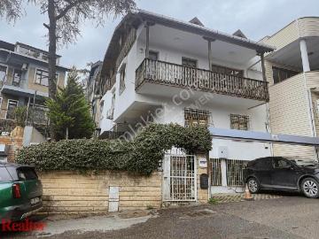 Koşuyolu'nun En Nezih Sokağında 360m2 Muhteşem Villa Fırsatı