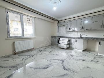 KOÇAK YATIRIMDAN CADDE ÜZERİNDE GENİŞ 2+1 GİRİŞ DUBLEX DAİRE!