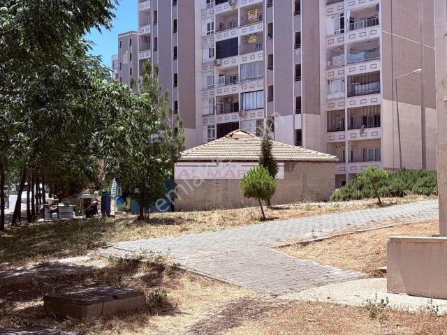 Köşe Başı Yol Üstü Acil Satılık 2+1