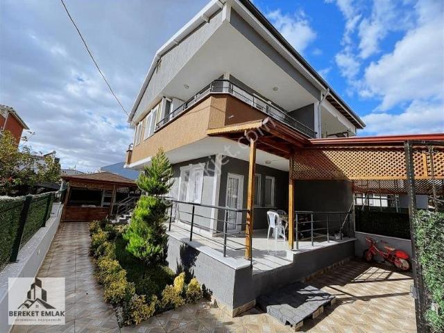Köşe Başı 12 Metre Yola Cephe Çok Güzel Konumda Satılık Villa