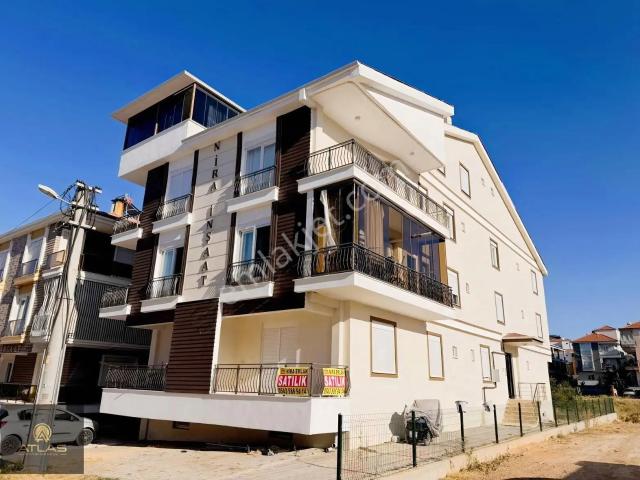 Köşe Bina Köşe Daire Sıfır 2+1